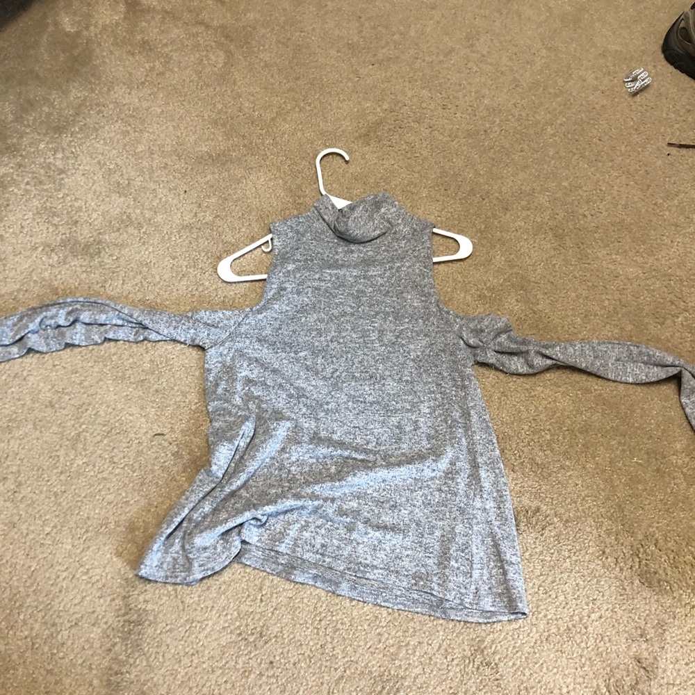 Cold shoulder gray stretchy long sleeve sweater